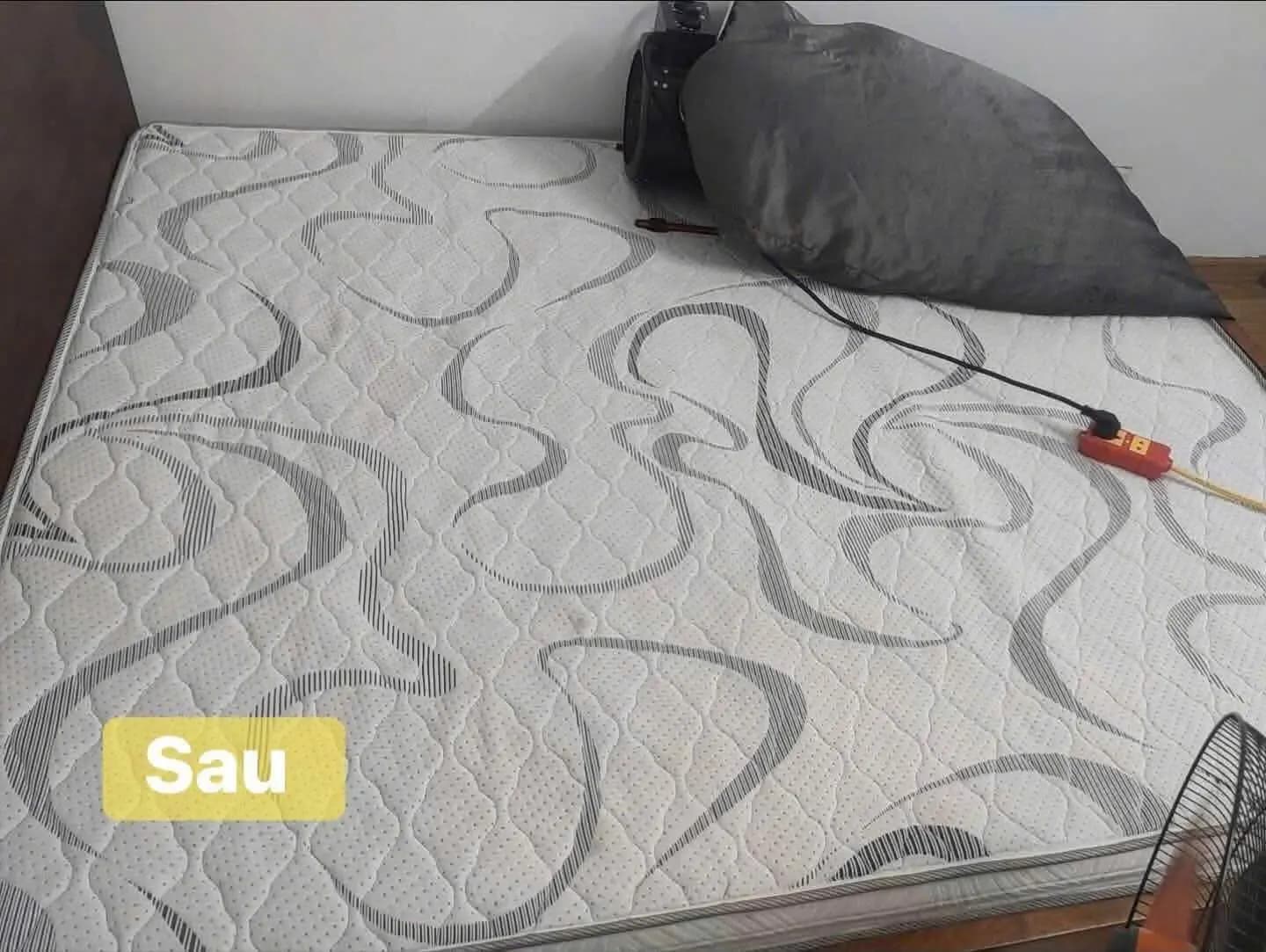 Nệm hoa văn xám bị bẩn lâu ngày sau khi vệ sinh bởi S.T Clean