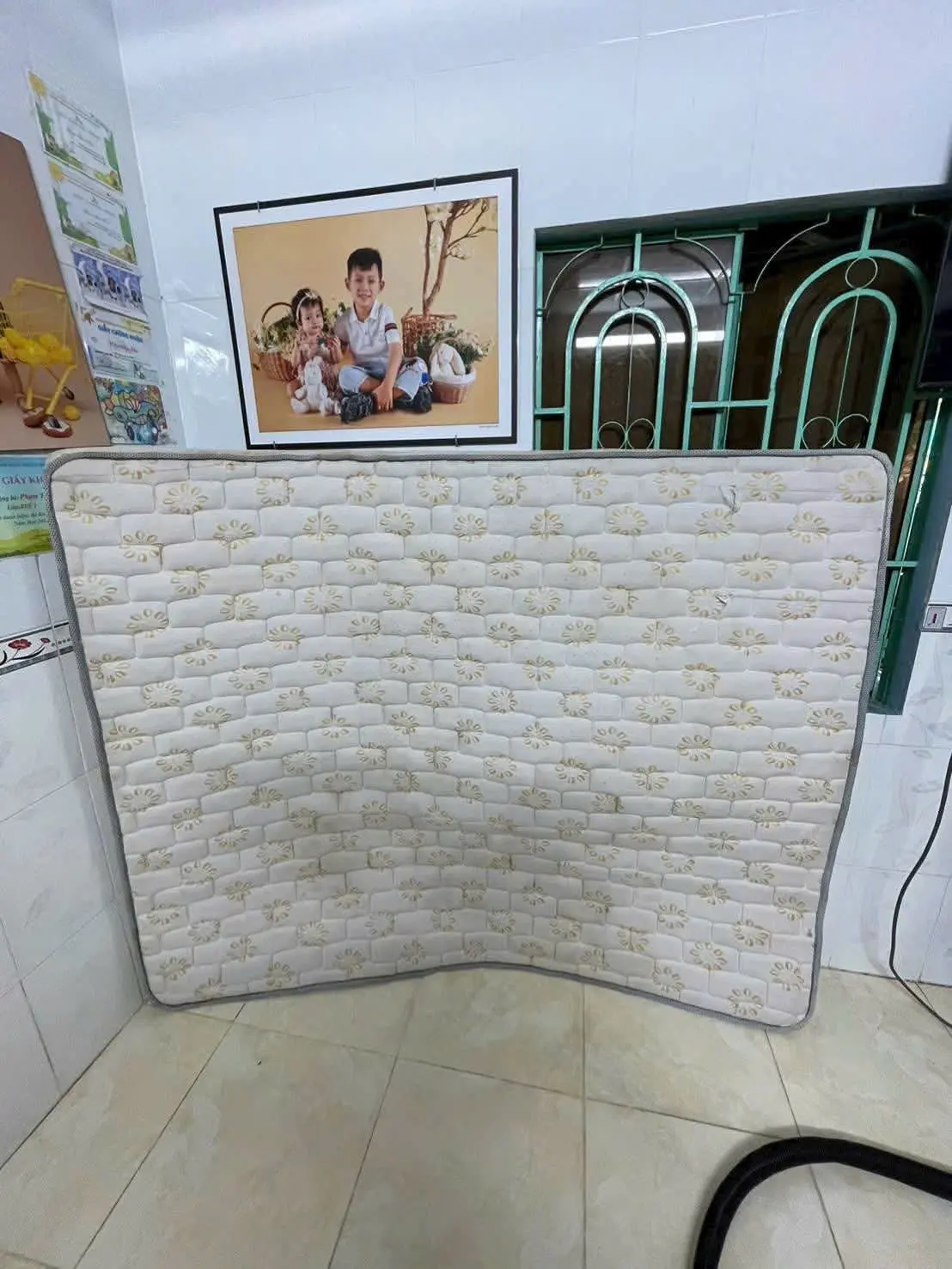 Nệm vân gạch bị ố nặng sau khi vệ sinh bởi S.T Clean