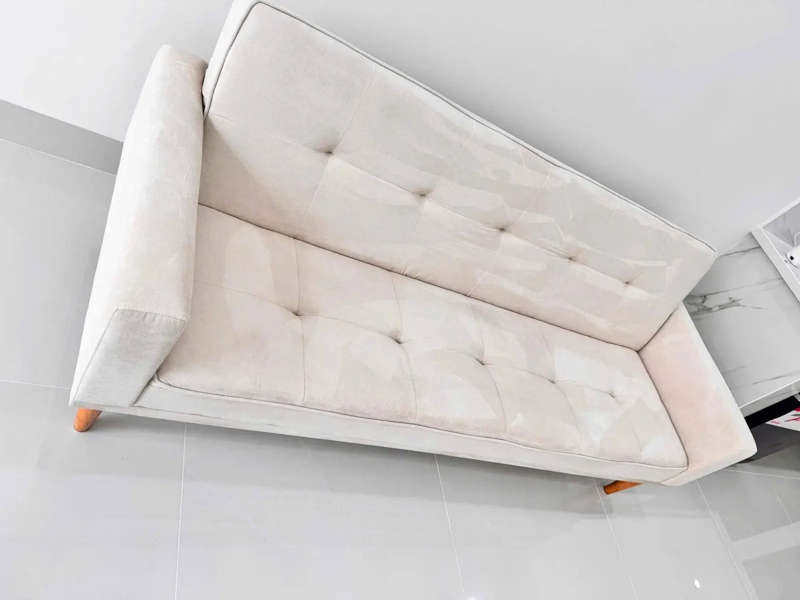 Sofa nỉ trắng kem sau khi vệ sinh bởi S.T Clean