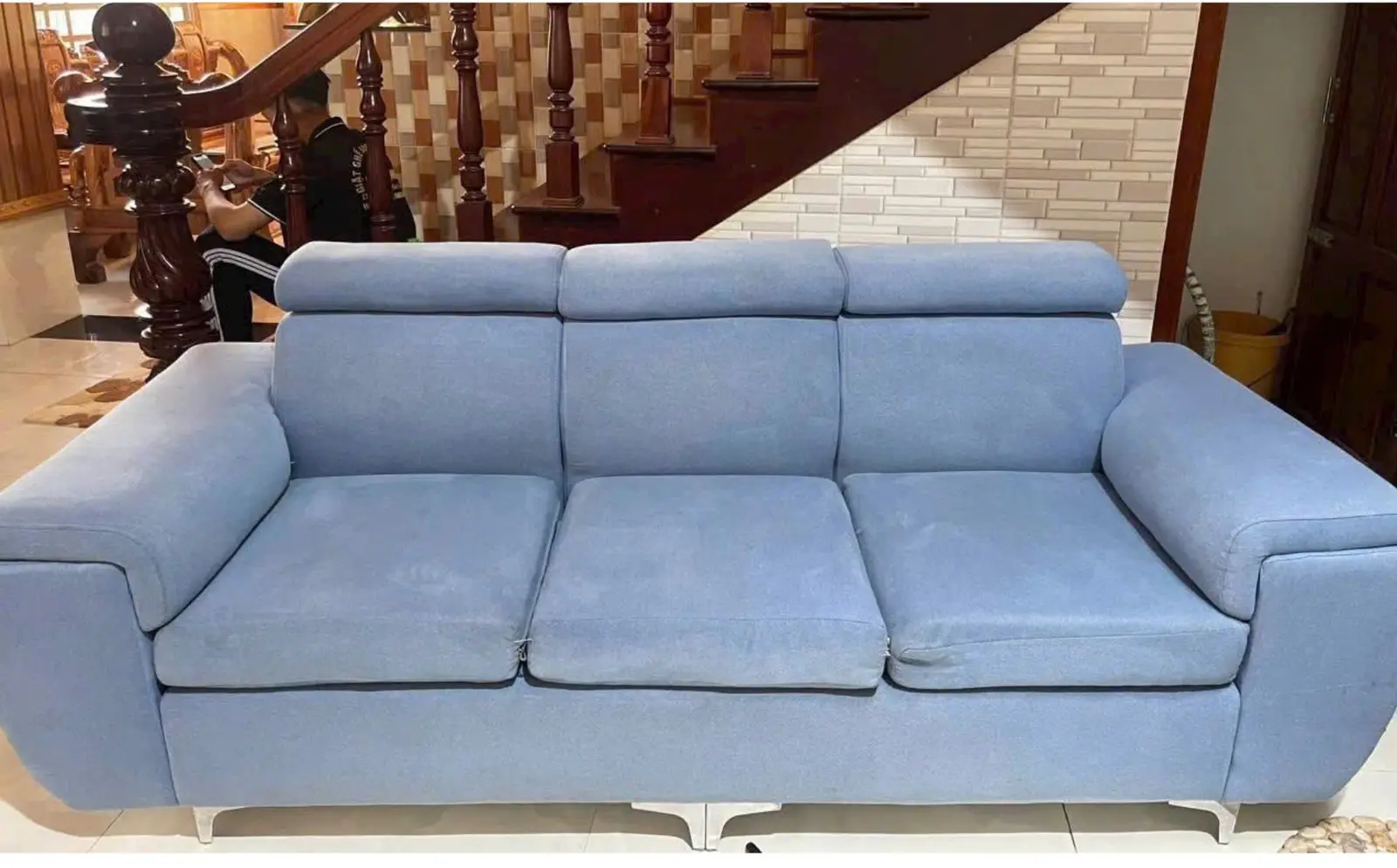 Sofa băng vải xanh nhạt 3 chỗ sau khi vệ sinh bởi S.T Clean