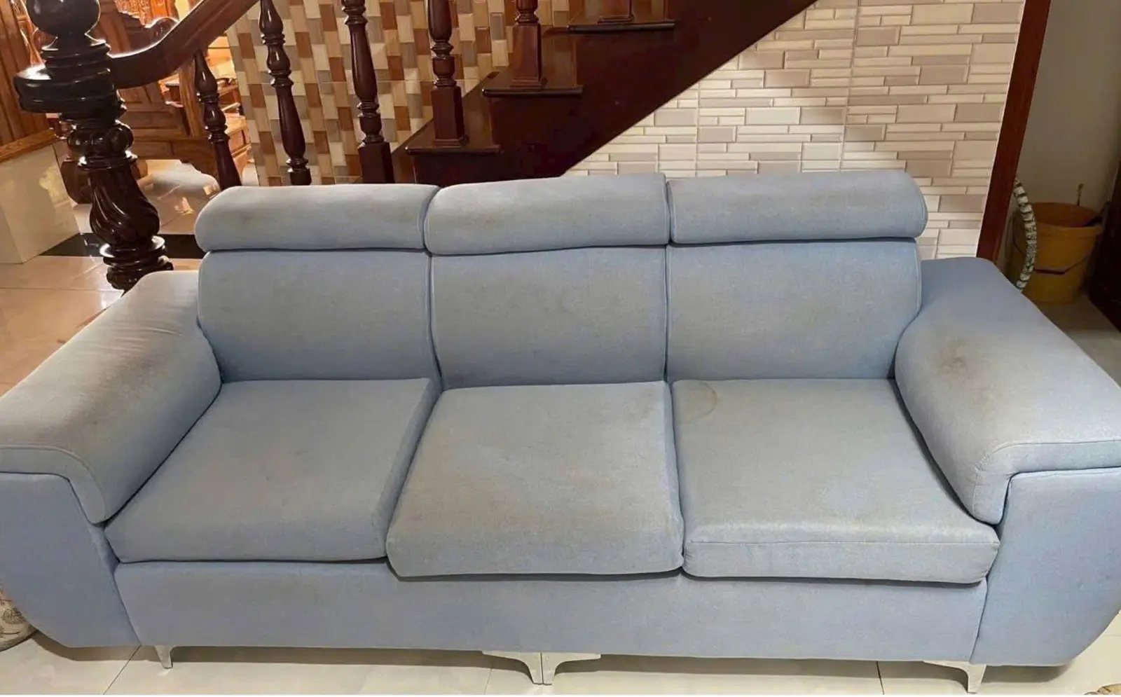 Sofa băng vải xanh nhạt 3 chỗ trước khi vệ sinh