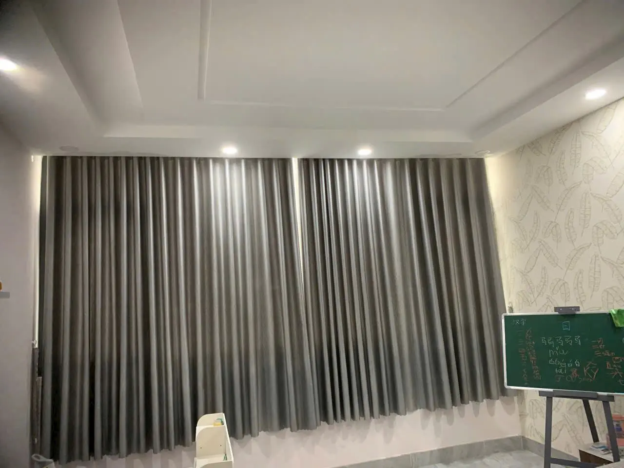 Bộ rèm vải sau khi được làm sạch